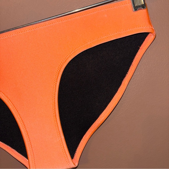 TRIANGL - Peach Bikini Scuba Bottom size Small - Picture 3 of 9